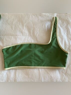 EUC WEWOREWHAT One Shoulder Bikini Top Green Cream Trim Sz L Asym Swim Bralette